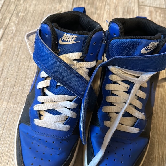 Nike size 5 boys - Picture 4 of 5